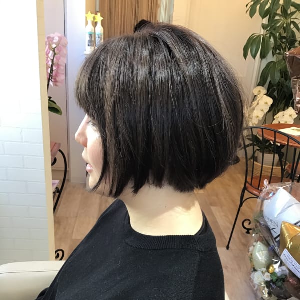 小顔に魅せる前下がりボブ