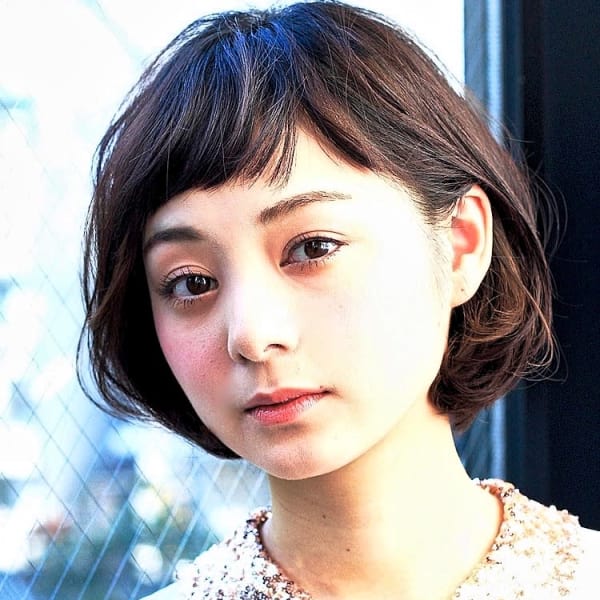 ショートバングのゆるふわボブスタイル
