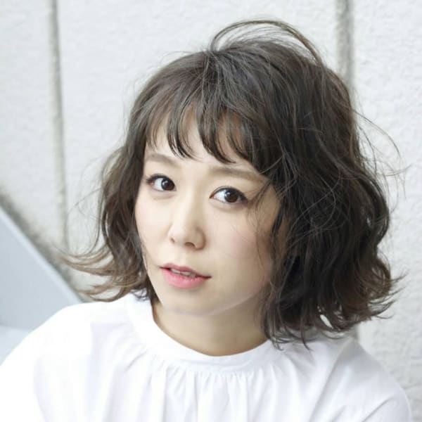 大人かわいい無造作ふわカール_ジグザグバング_モード|es 西梅田