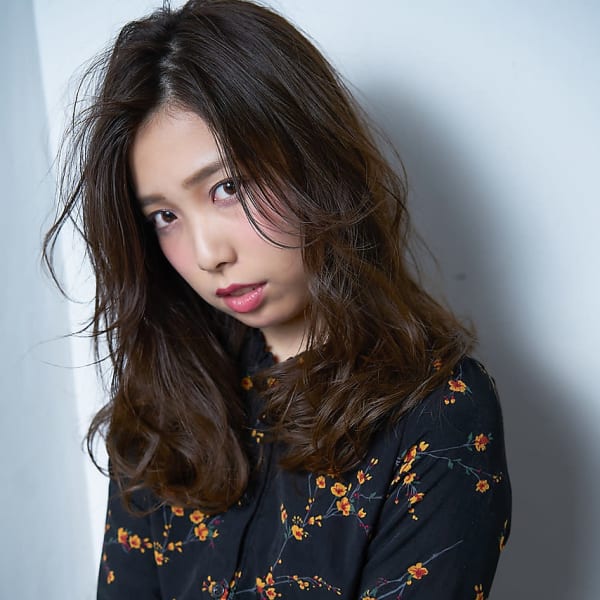 無造作カールなふわミディ__3Dカラー