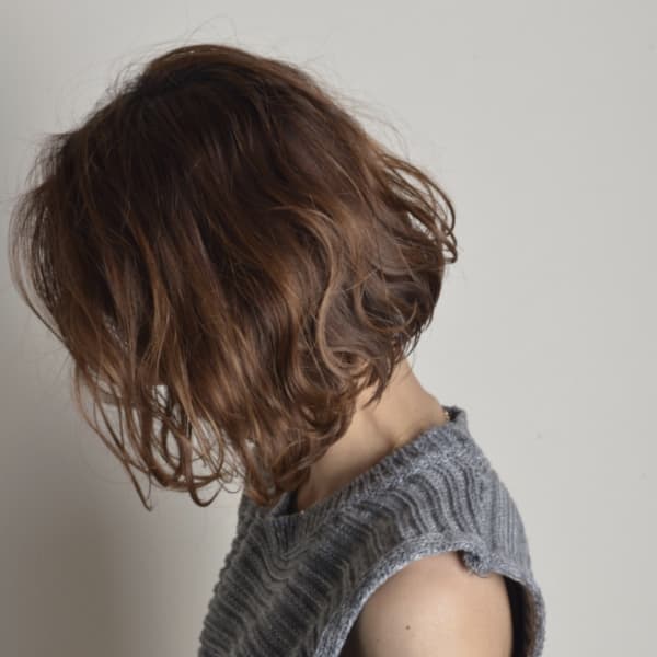 無造作ウェーブ×切りっぱなしボブ【30代髪型　ショートヘア】|yy. ~hair room~