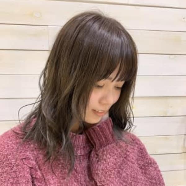 モノトーン×グレージュ