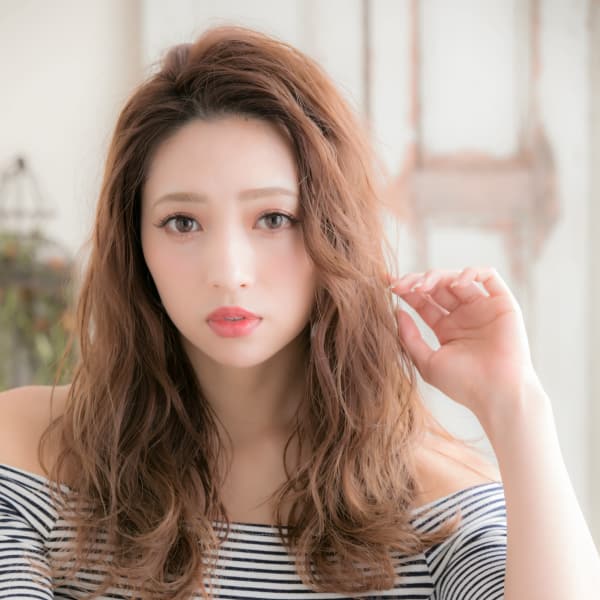 ルーズなうねりが大人っぽいヘルシーロング