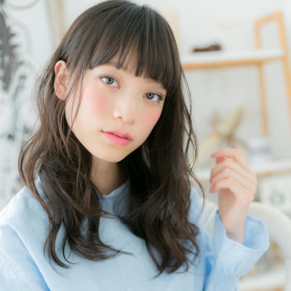 黒髪揺らめく…くせ毛風やわらかロング ニュアンスカール