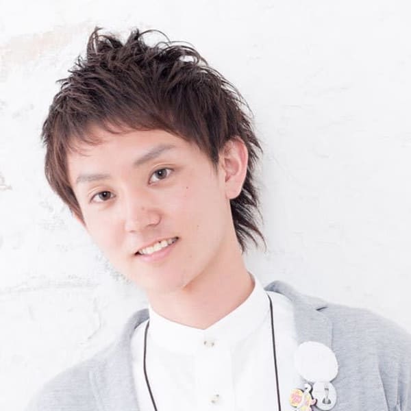 外国人風のエアリーな質感で大人めのウルフヘアにシフト