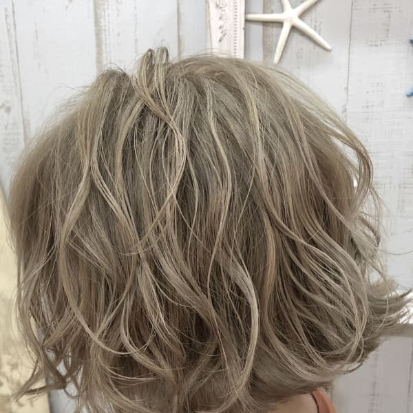 切りっぱなしボブ☆ハイトーンのミルクティーベージュ☆