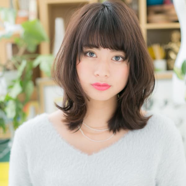 斜めバング×黒髪風♪きゅっとくびれミディ ボリュームカール