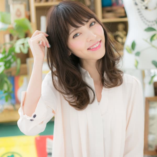 斜めバングのくせ毛風MIXカール モテロング