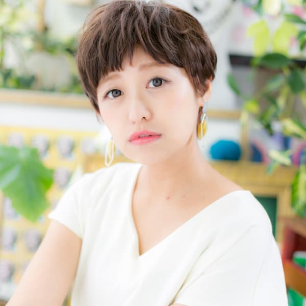 大人かわいい♪斜めバングのアシメショート エアリーカール