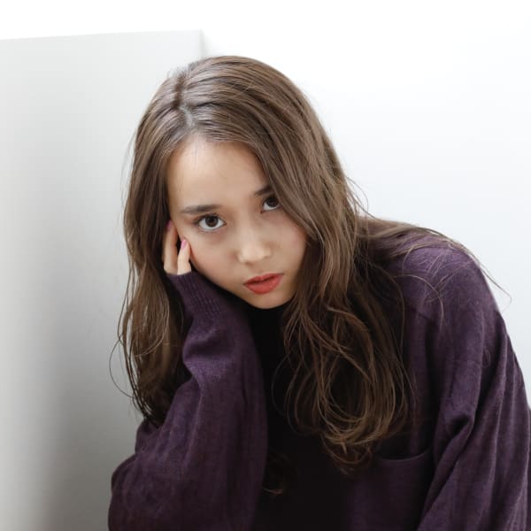 ツヤ感ベージュロング