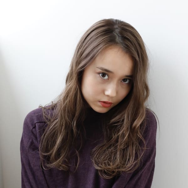 ツヤ感ベージュロング