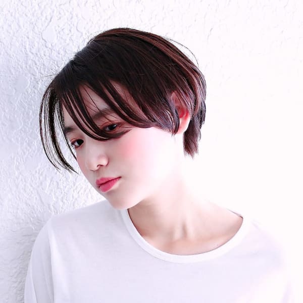 センター分けハイライトショート Shitore シトリ のヘアスタイル 美容院 美容室を予約するなら楽天ビューティ