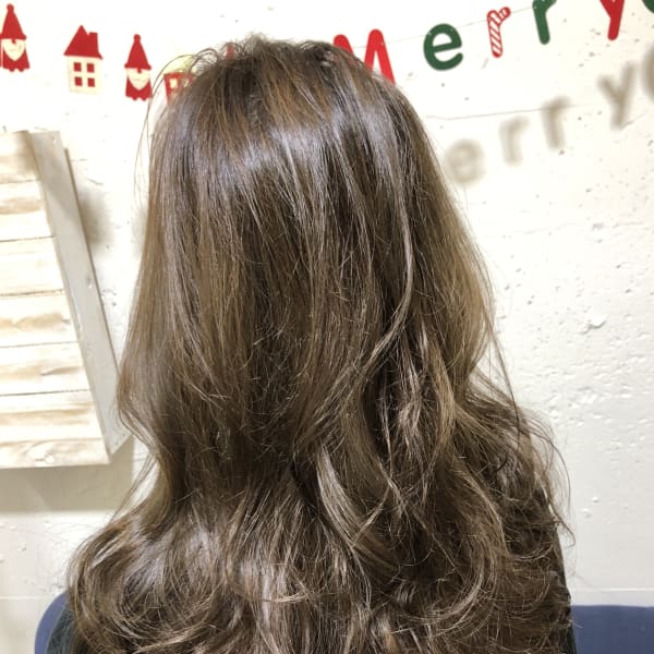 ダークグレージュ