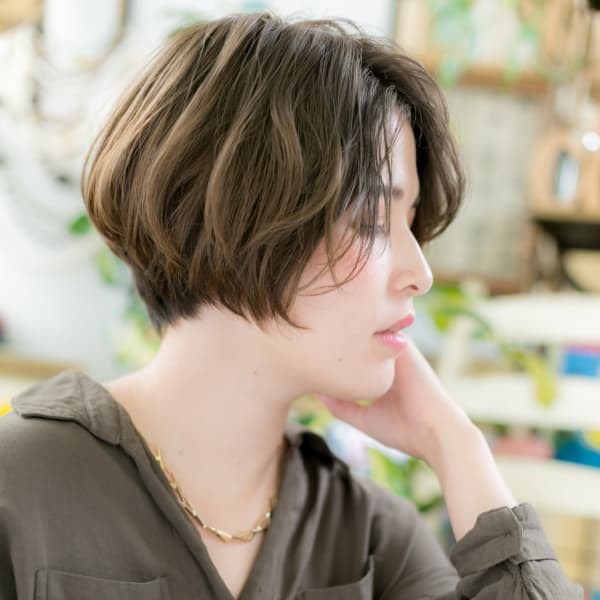 前下がり…外国人風フレンチショート エアリーウェーブ