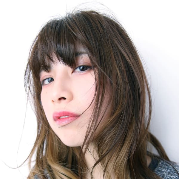 インナーカラーで遊び心の大人ミディ☆