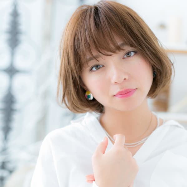 くせ毛風カール×斜めバングのガーリーボブ ふんわりボブ