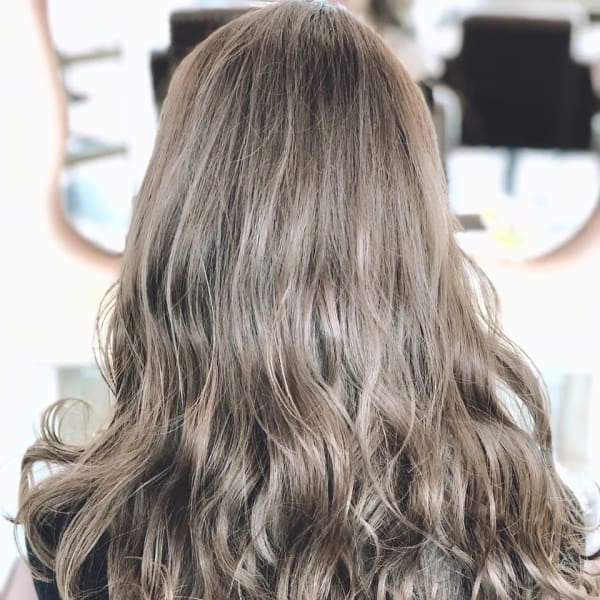 外国人のような自然なグラデーション♪艶感ロングヘア