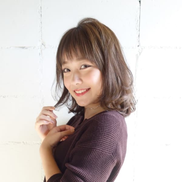 大人かわいいニュアンスカール×ミディアム