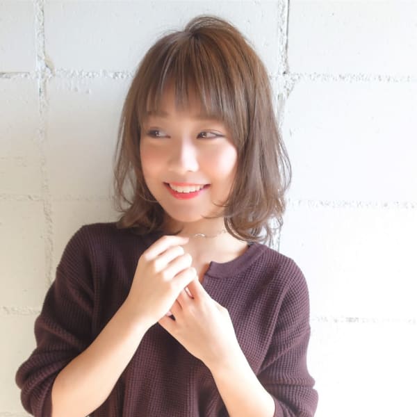 大人かわいいニュアンスカール×ミディアム