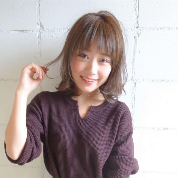 大人かわいいニュアンスカール×ミディアム