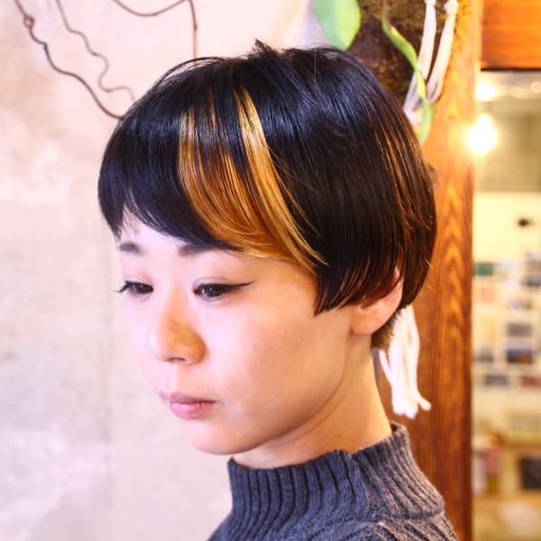 ポイントカラーショートボブ