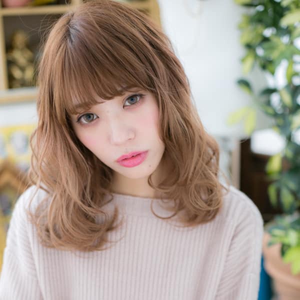抜け感♪外国人風カラー前下がりセミディ　スプリングウェーブ