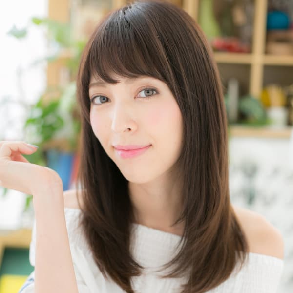 しっとりまとまる♪小顔黒髪ストレート フェミニンストレート