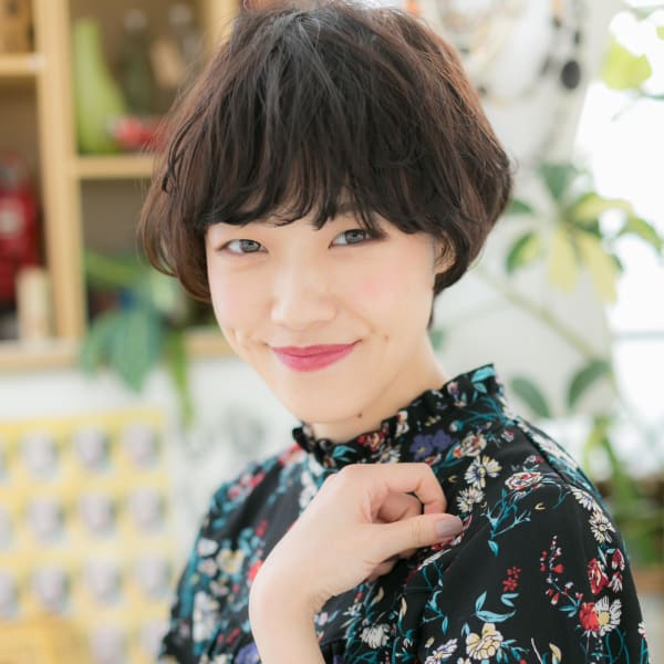 ニュアンス感ある、黒髪大人ボブ　ボリュームカール