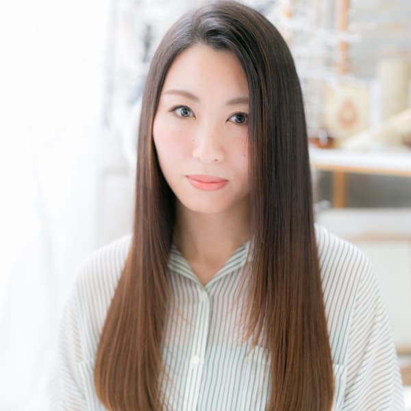 黒髪も◎小顔ナチュラルツヤストレート フェミニンストレート