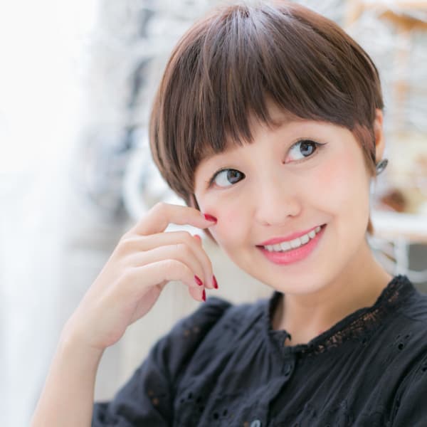 小顔マッシュで大人かわいいstyle エアリーショート