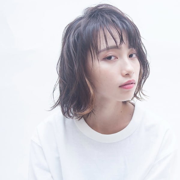 抜け感たっぷりワンレン外ハネボブ×イルミナカラー