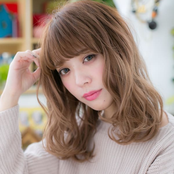 抜け感♪外国人風カラー前下がりセミディ リッチウェーブ
