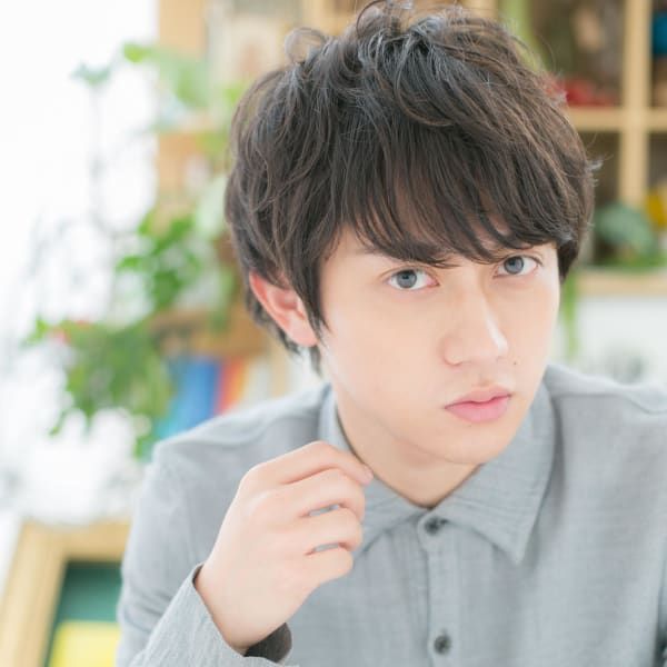 ラフ感で遊ぶ!サイドパート無造作ショート エアリーカール