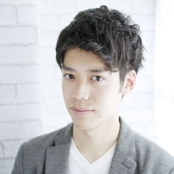 バングを立ち上げたメンズパーマスタイル