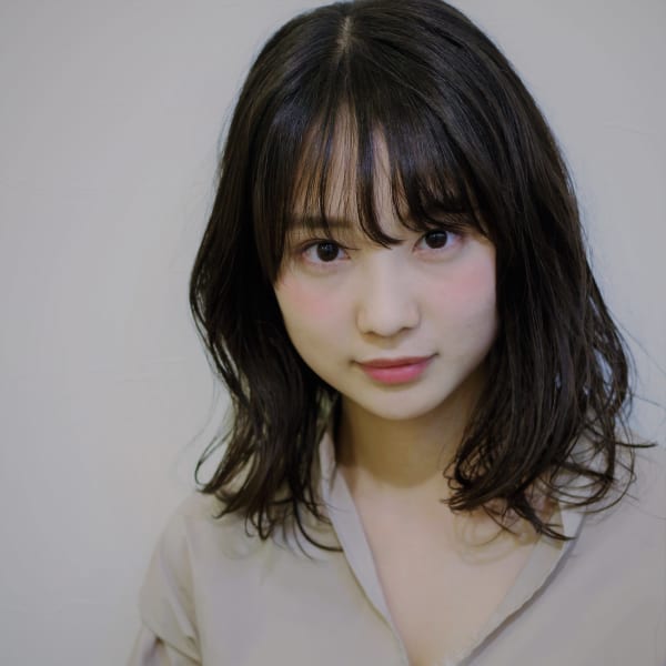 黒髪でも透明感のある「ゆるふわ」ナチュラル。