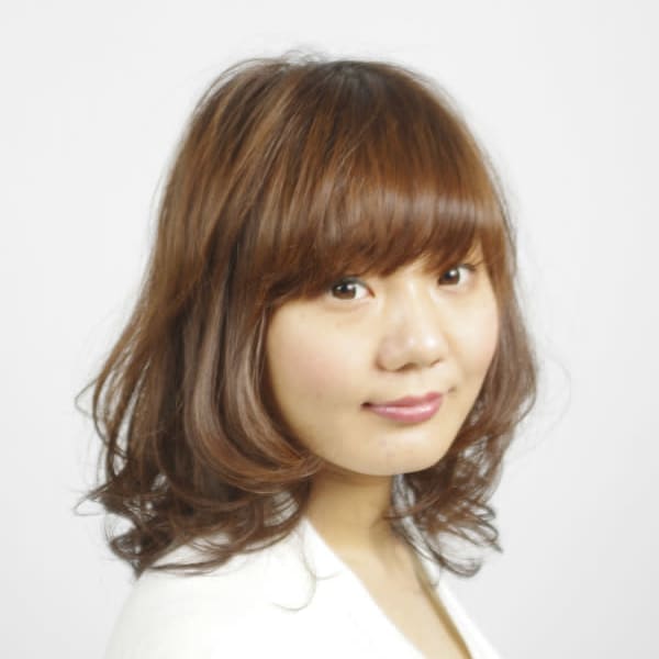 セミロングのふわふわパーマ|kenie