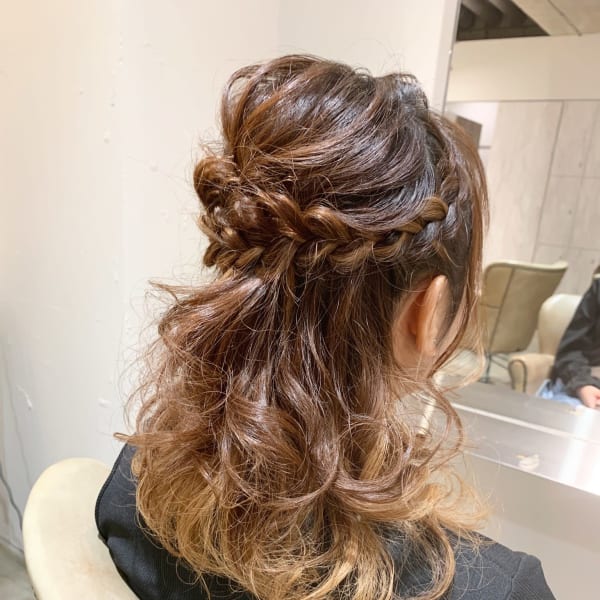 ふわふわ編み込みハーフアップ
