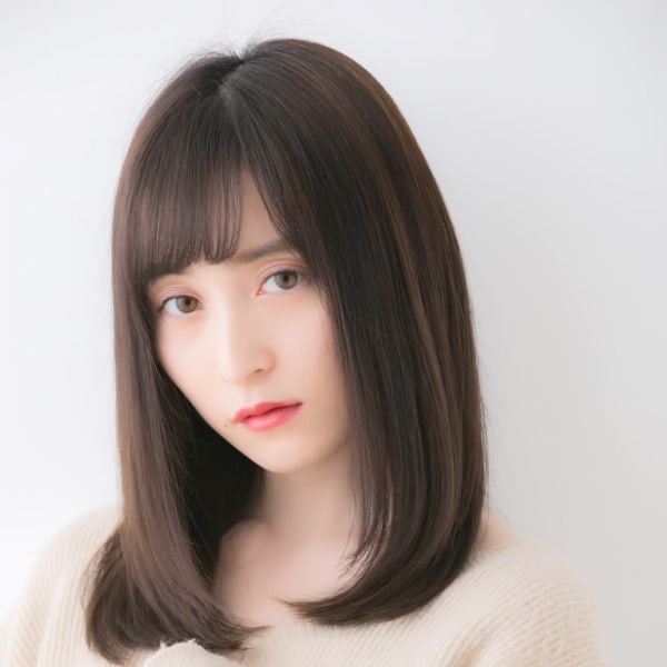 ナチュラルストレート鎖骨セミディー担当：中間