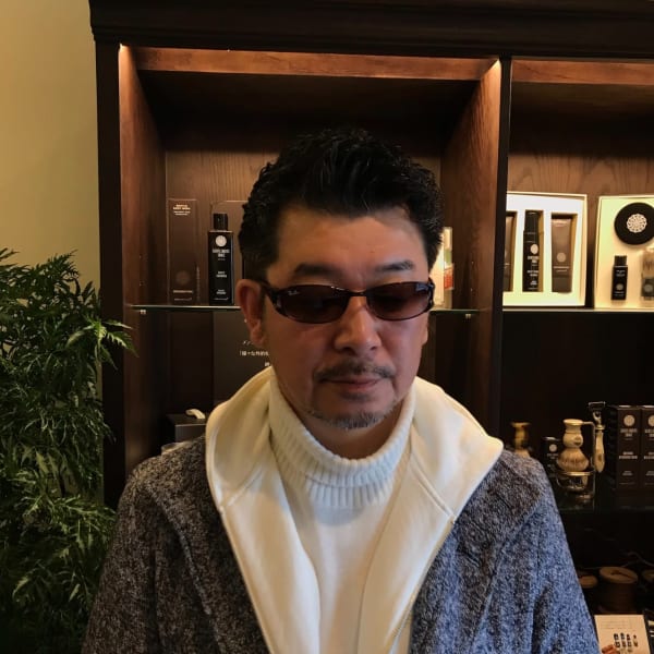 遊び心を楽しむアクティブメンズパーマ