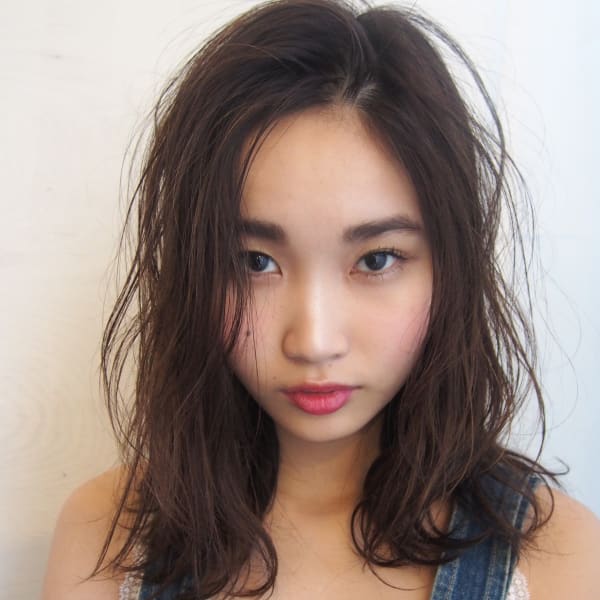 黒髪ニュアンスカール