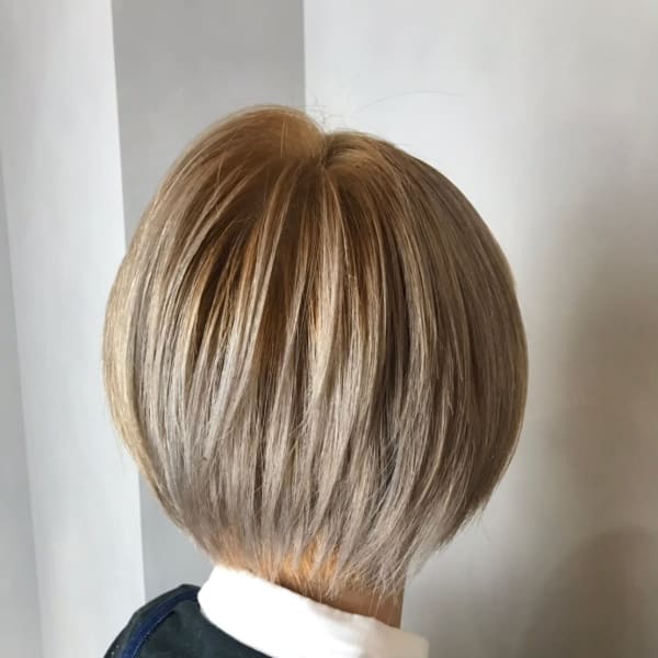 マーメイドアッシュ 丸みショート 前下がりボブ