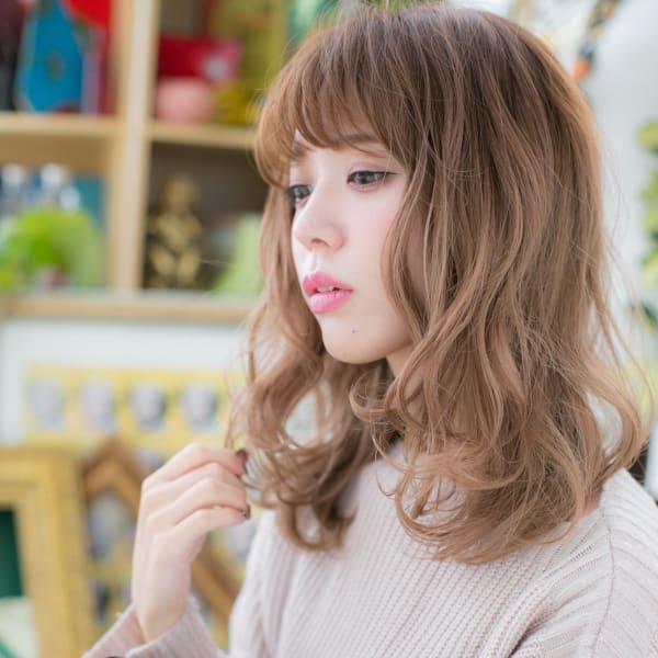 抜け感♪外国人風カラー前下がりセミディ　ゆる巻きロング