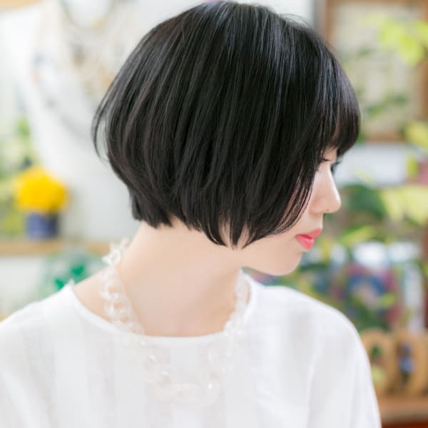 黒髪シンプル ショート前下がりボブ ニュアンスカール