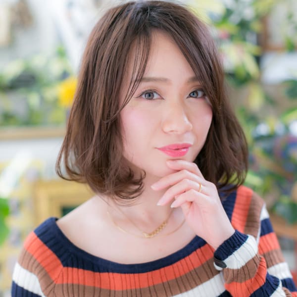 しっとりツヤ感 くせ毛風ふわミディ　マシュマロボブ