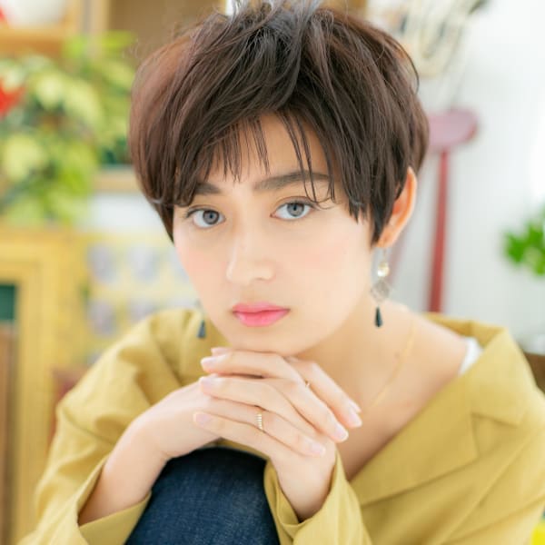 くせ毛風ニュアンスショートで洗練大人女子　ボリュームカール