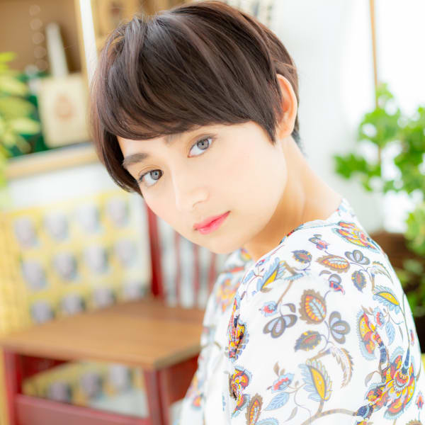 アシンメトリー前下がり大人マッシュショート ニュアンスカール