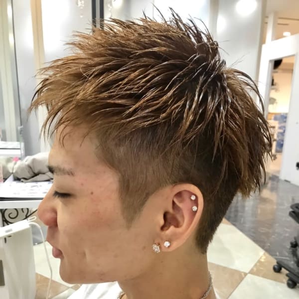 ツーブロックショートスタイル