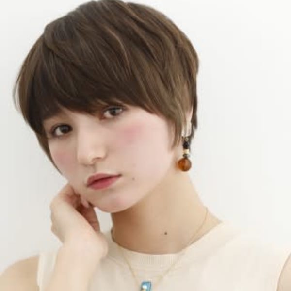 ジグザグバングが大人可愛いベリーショート