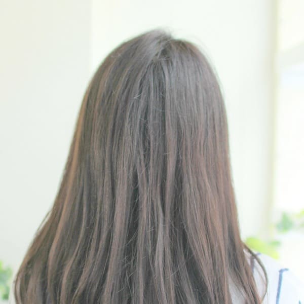 とけ込ませるような抜け感ロング