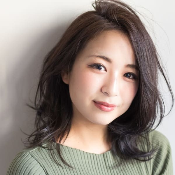 グレージュで品のある大人モテ髪♪